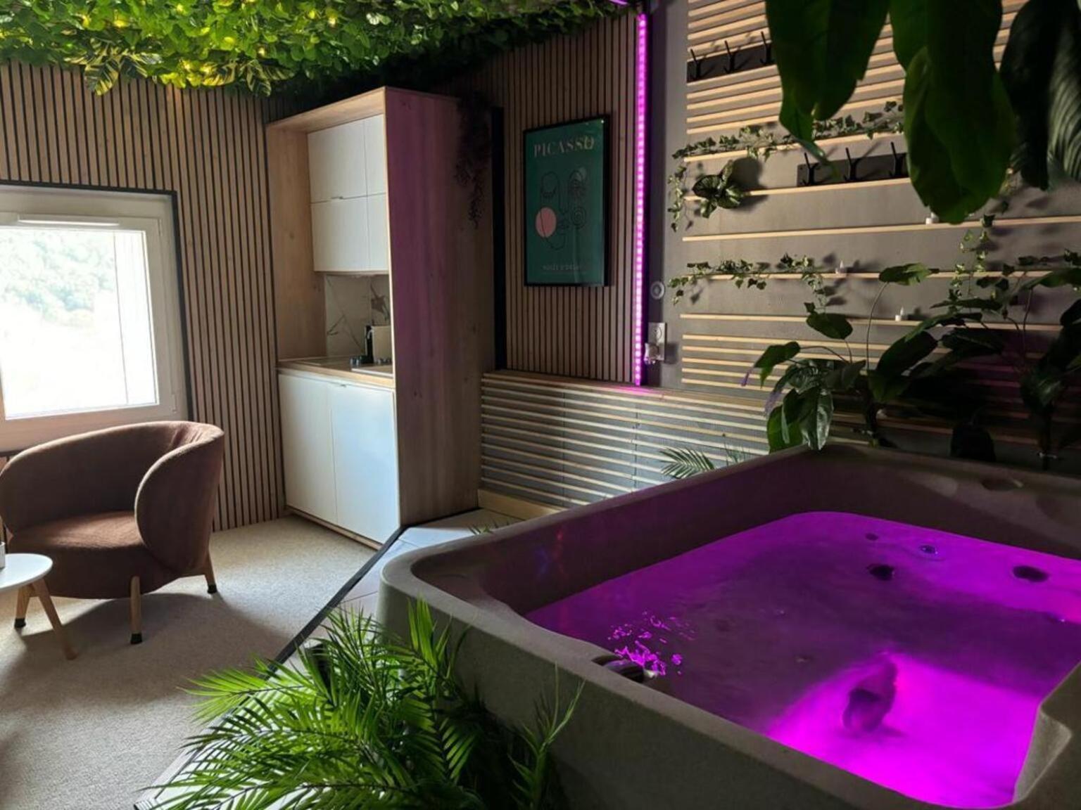 L'Appart'Hotel 23Eme Avenue - Spa Privatif - Love Room - Appartements A Themes Lamalou-les-Bains Extérieur photo